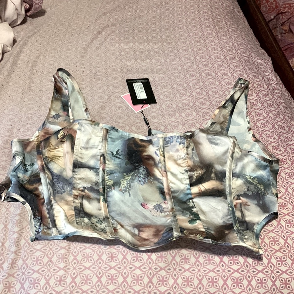 Plus cream Renaissance Print Crop Top